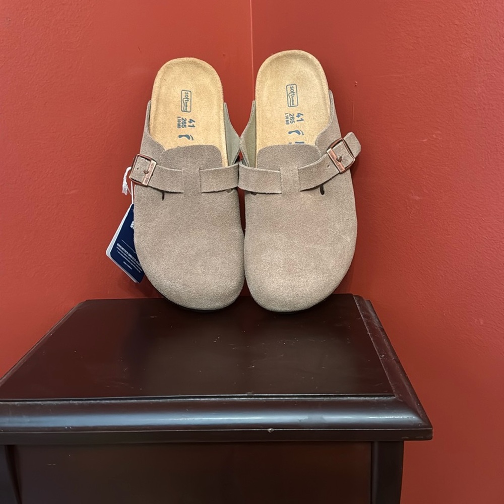Women's Suede Clogs - Taupe